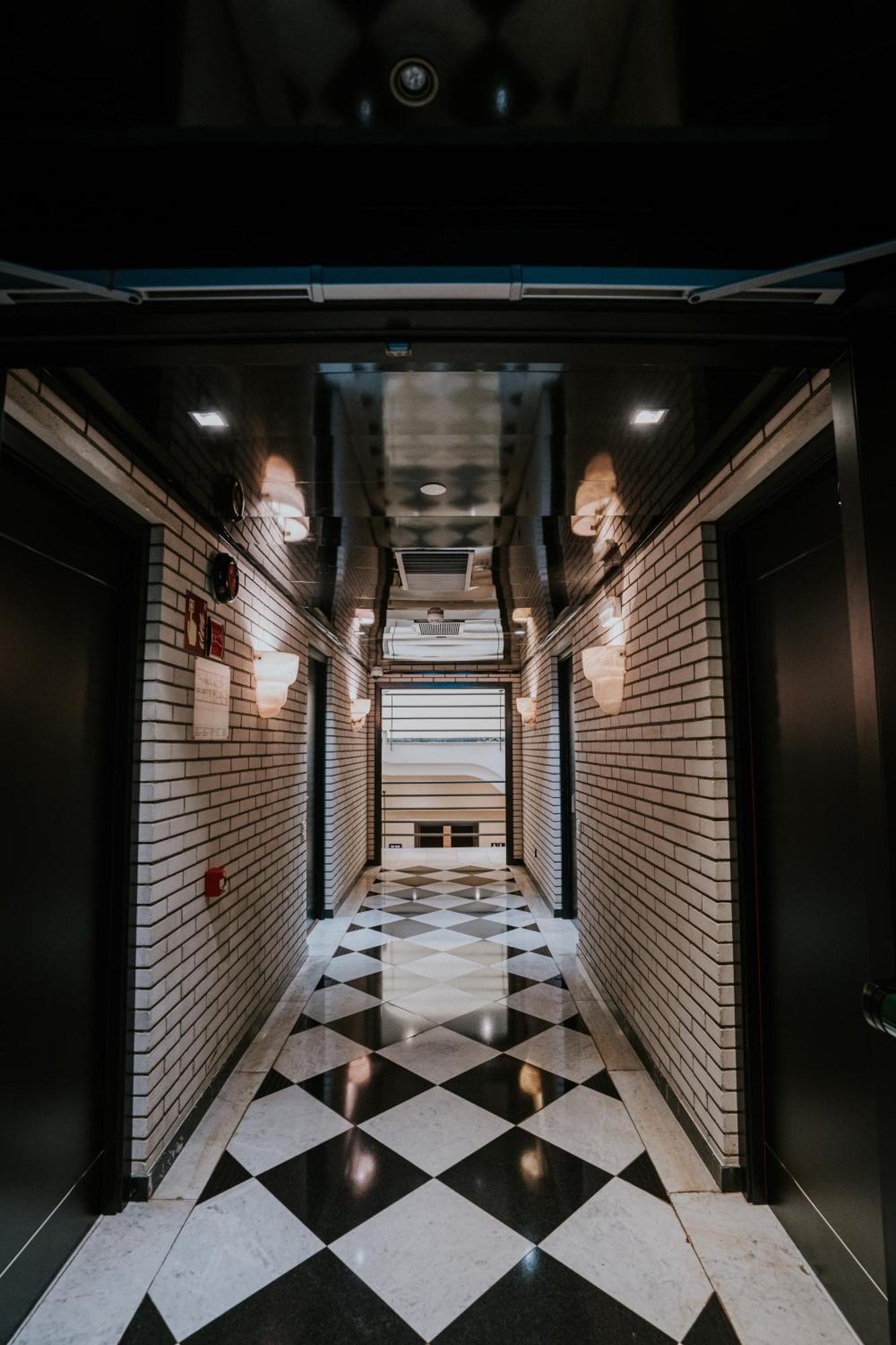 Hotel Gran Derby Suites, A Small Luxury Hotel Of The World Barcelona Exterior photo